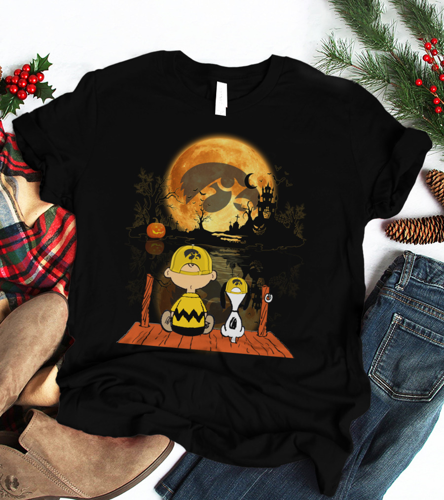 Iowa Hawkeyes Halloween Full Moon Peanuts Reflection T-Shirt