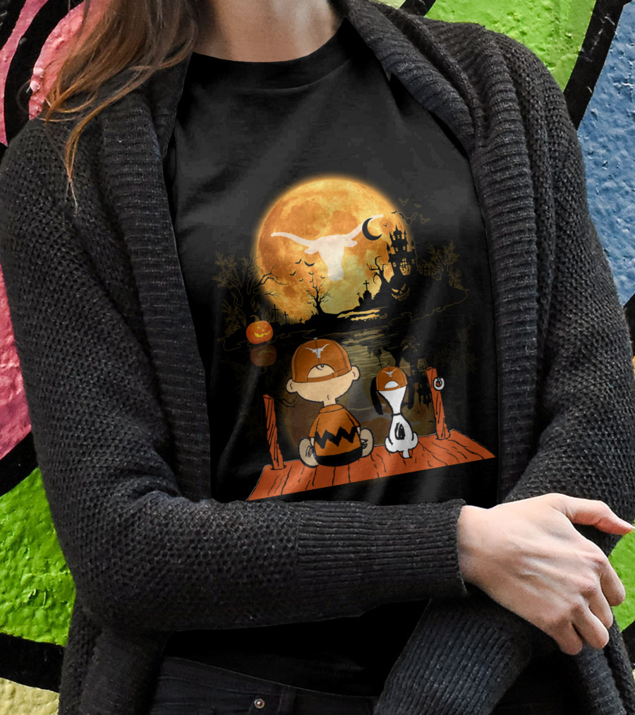 Texas Longhorns Halloween Charlie Brown Snoopy Full Moon Haunted Scene T-Shirt