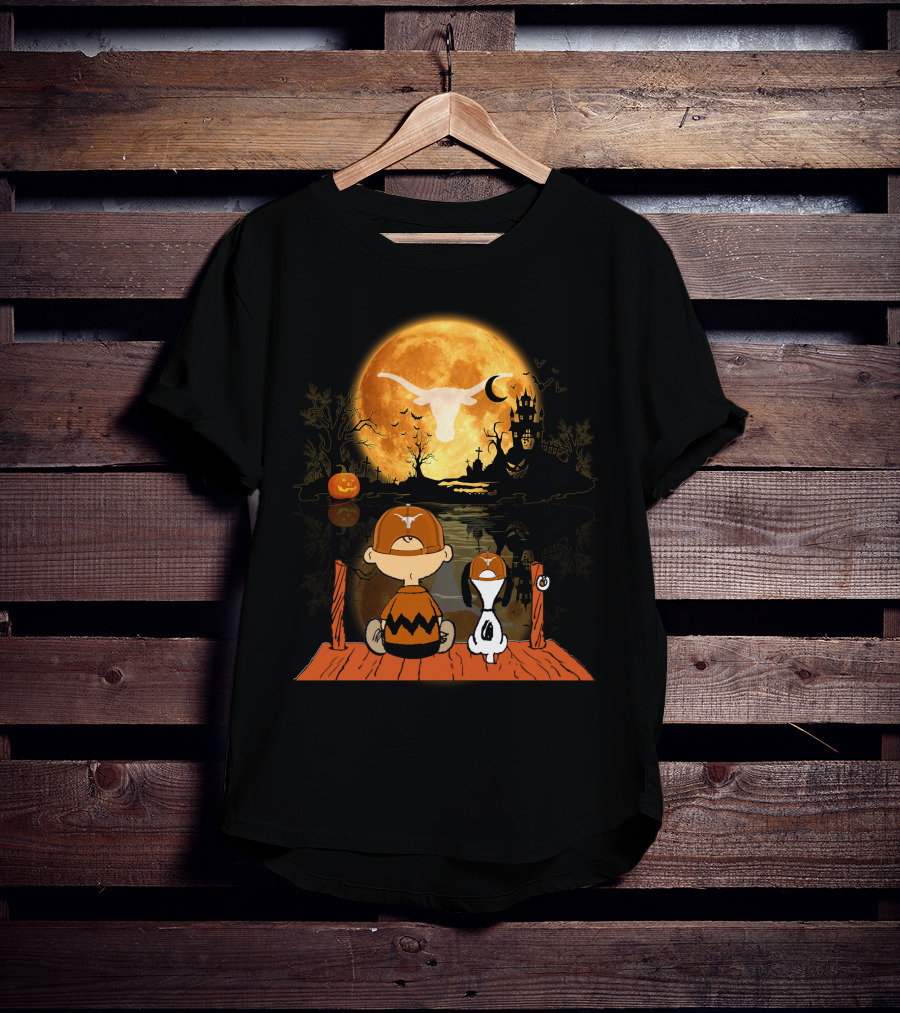 Texas Longhorns Halloween Charlie Brown Snoopy Full Moon Haunted Scene T-Shirt