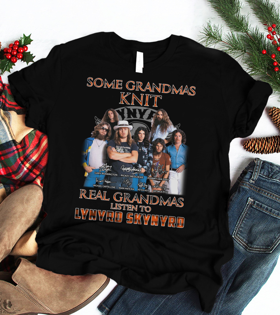Lynyrd Skynyrd Some Grandmas Knit Real Grandmas Listen To Lynyrd Skynyrd T-Shirt