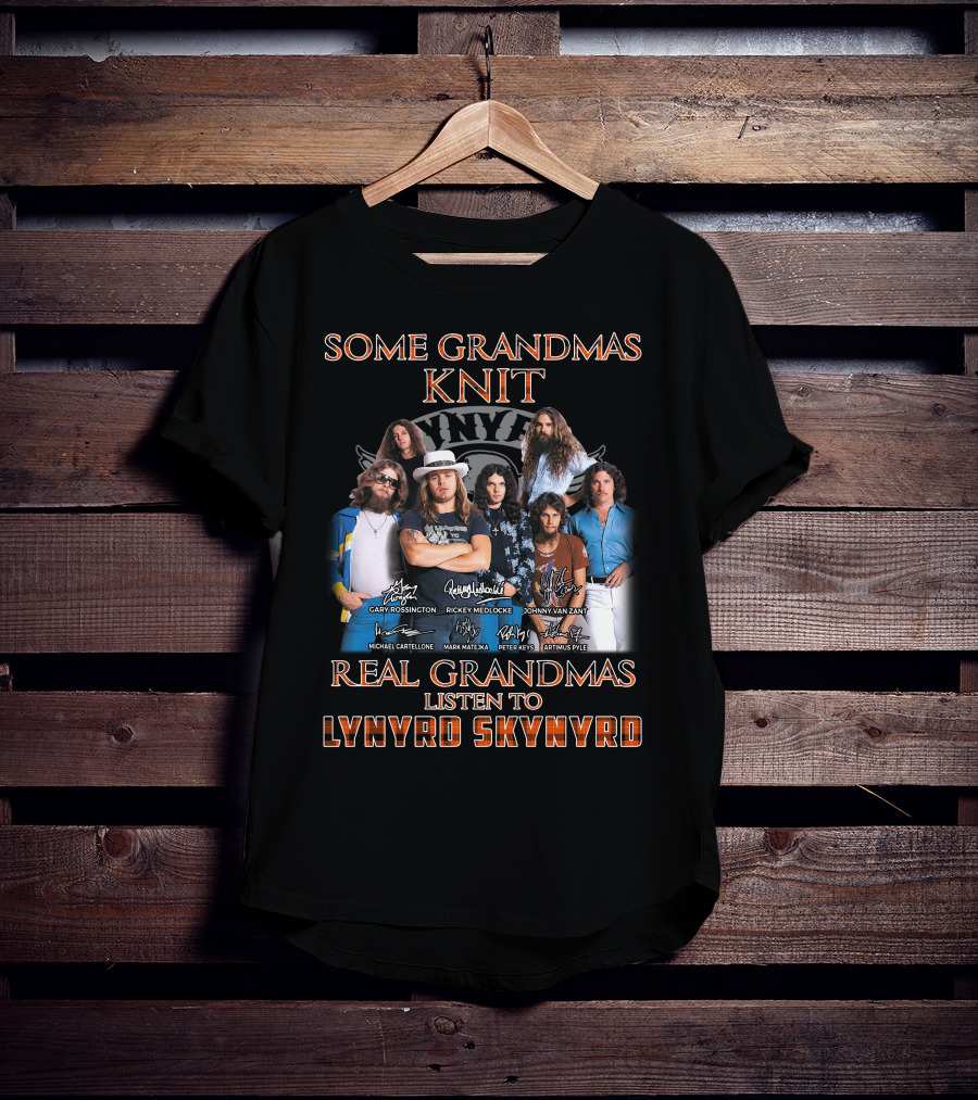 Lynyrd Skynyrd Some Grandmas Knit Real Grandmas Listen To Lynyrd Skynyrd T-Shirt