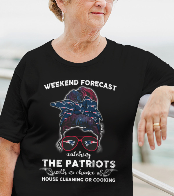 WEEKEND FORECAST WATCHING THE PATRIOTS WITH NO CHANCE OF HOUSE CLEANING OR COOKING T-Shirt