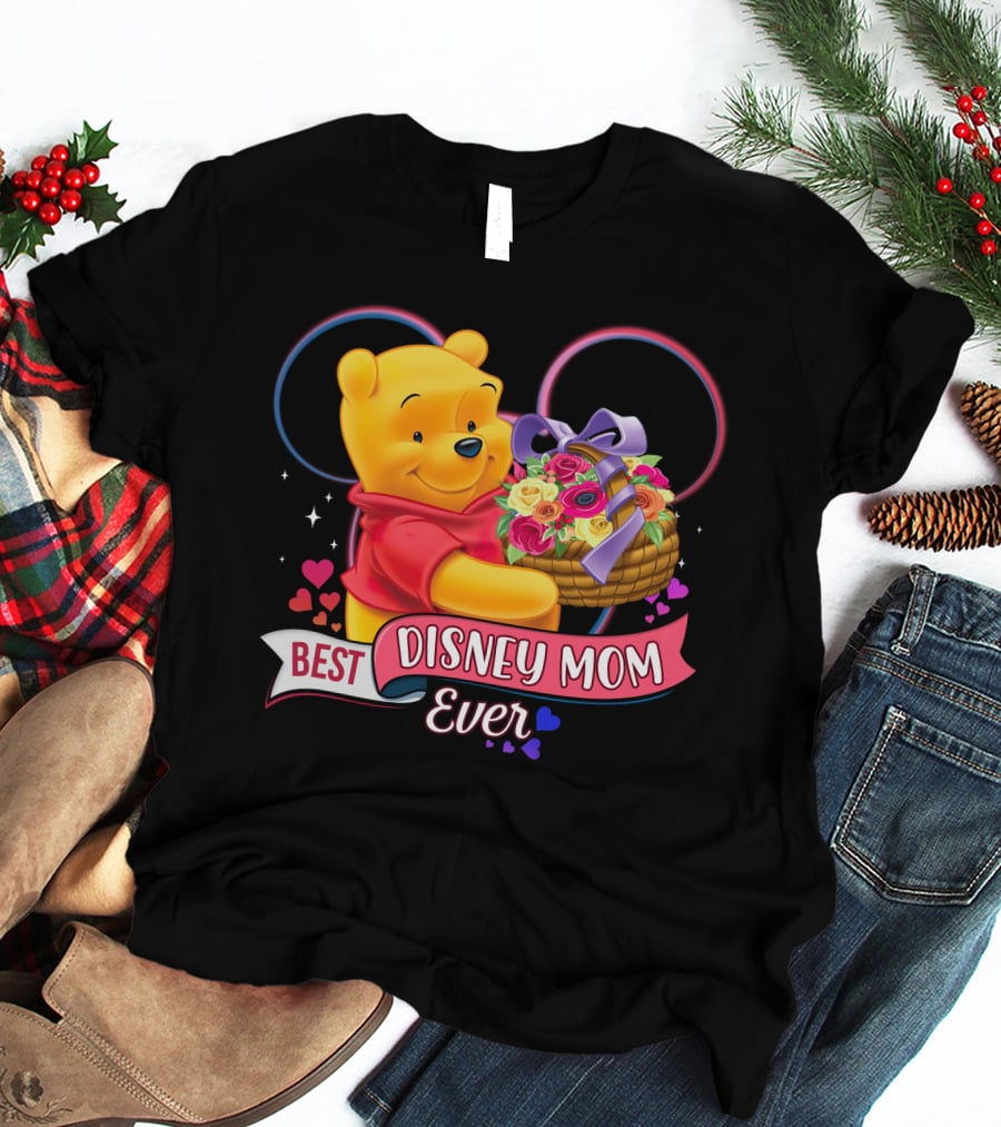 Best Disney Mom Ever Pooh Bear With Bouquet Of Flowers And Hearts T-Shirt