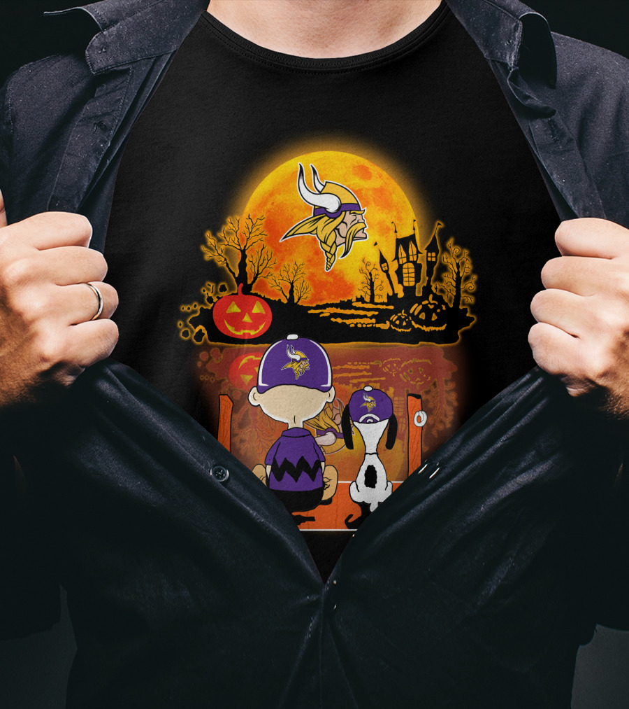 Minnesota Vikings Snoopy And Charlie Brown Halloween Pumpkin Moon T-Shirt