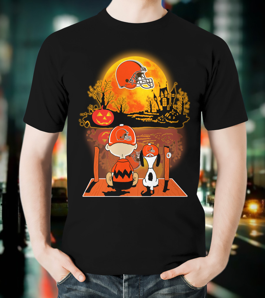Cleveland Browns Halloween Snoopy Charlie Brown Pumpkin Moon Scene T-Shirt
