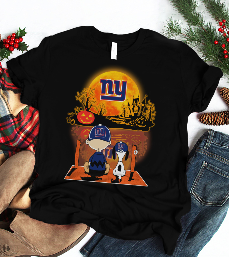 New York Giants Snoopy And Charlie Brown Halloween Pumpkin Scene T-Shirt