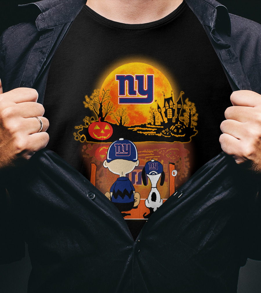 New York Giants Snoopy And Charlie Brown Halloween Pumpkin Scene T-Shirt