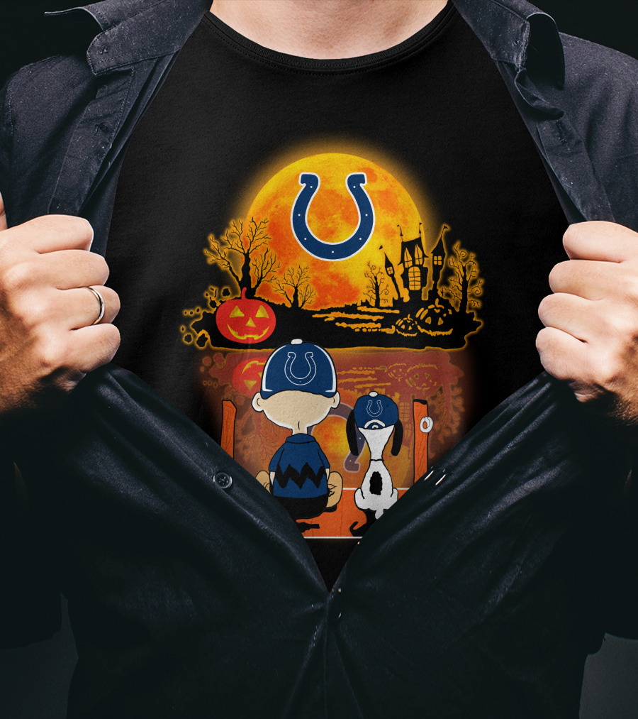 Indianapolis Colts Snoopy And Charlie Brown Halloween Pumpkin Night Scene T-Shirt
