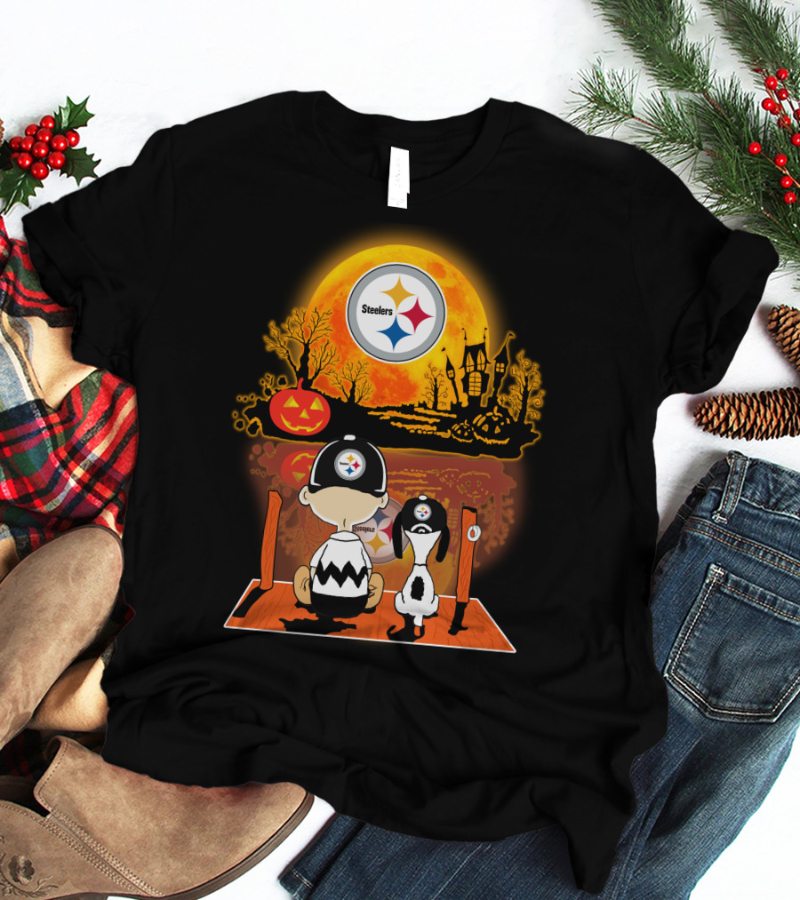 Pittsburgh Steelers Snoopy Charlie Brown Halloween Pumpkin Moon House T-Shirt
