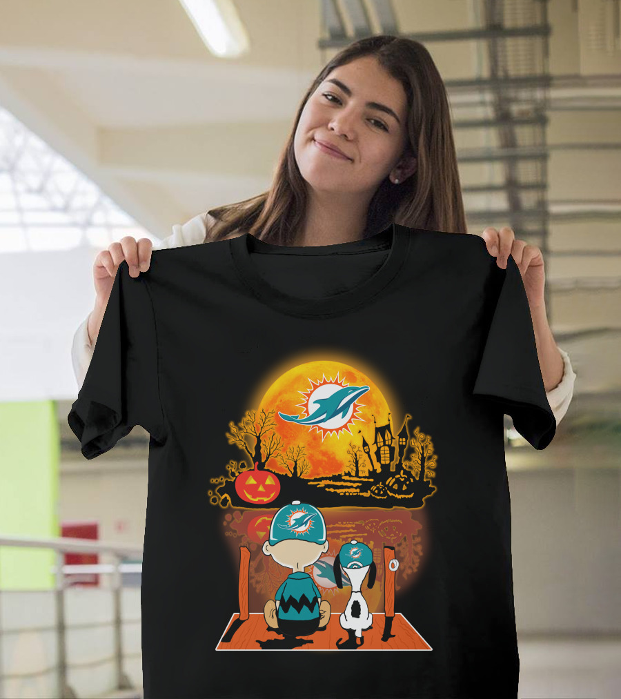 Miami Dolphins Snoopy And Charlie Brown Halloween Pumpkin Moon T-Shirt