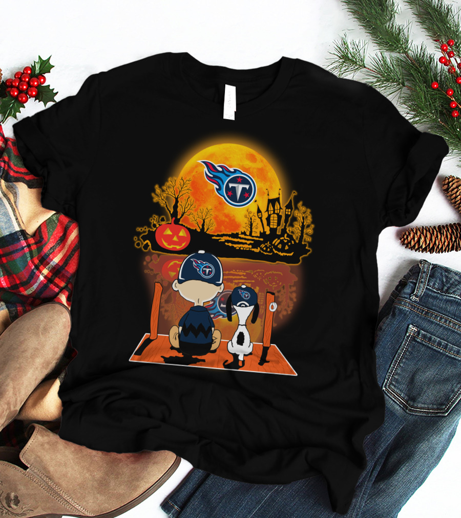 Tennessee Titans Snoopy And Charlie Brown Halloween Pumpkin Moon T-Shirt