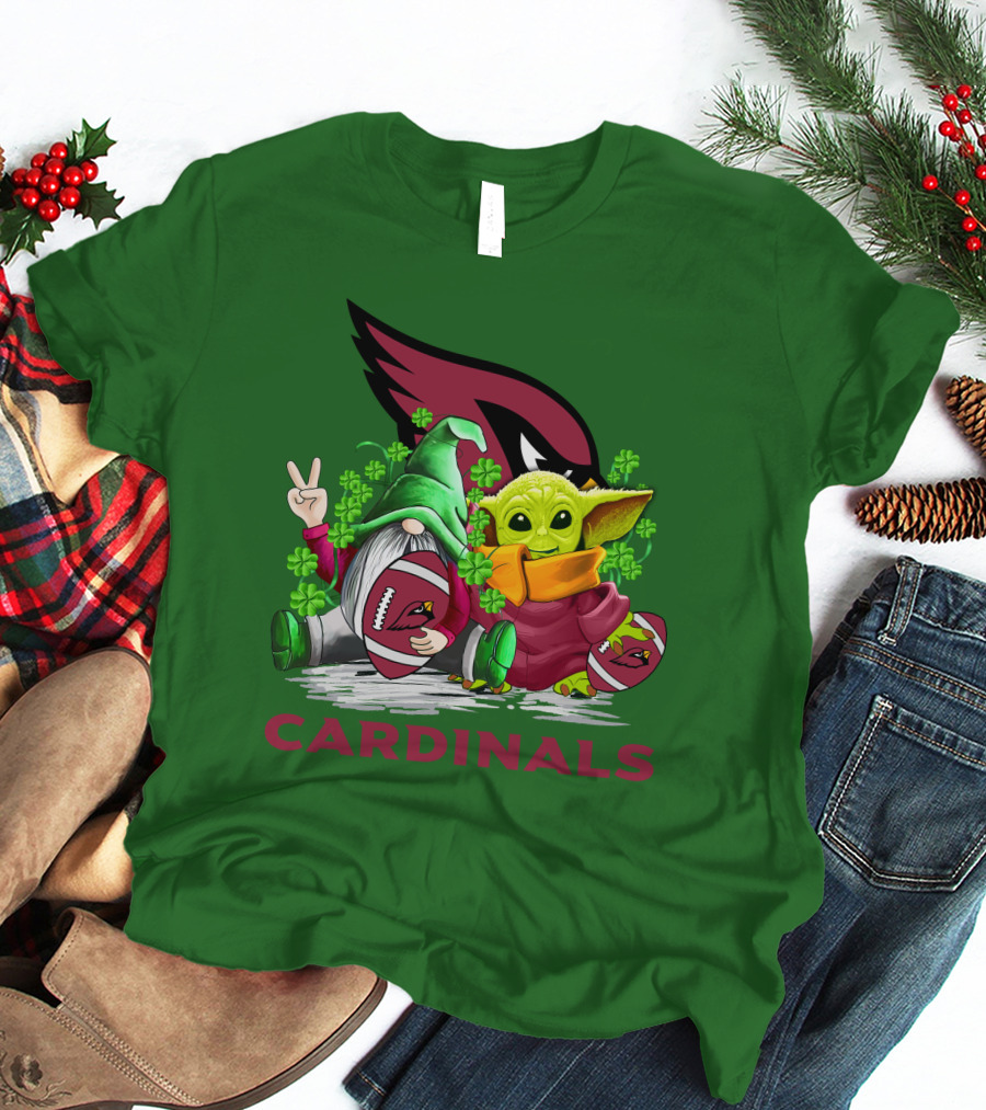 Arizona Cardinals Football Patrick's Day Gnome And Baby Alien With Shamrocks T-Shirt