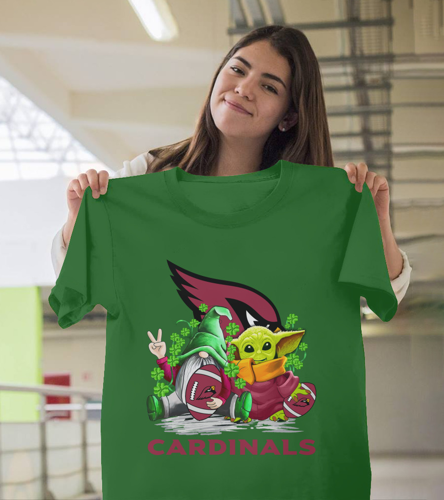 Arizona Cardinals Football Patrick's Day Gnome And Baby Alien With Shamrocks T-Shirt