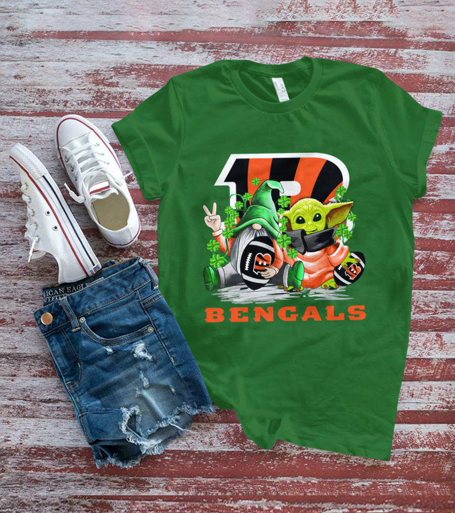 Cincinnati Bengals St. Patrick's Day Gnome And Baby Yoda Football T-Shirt