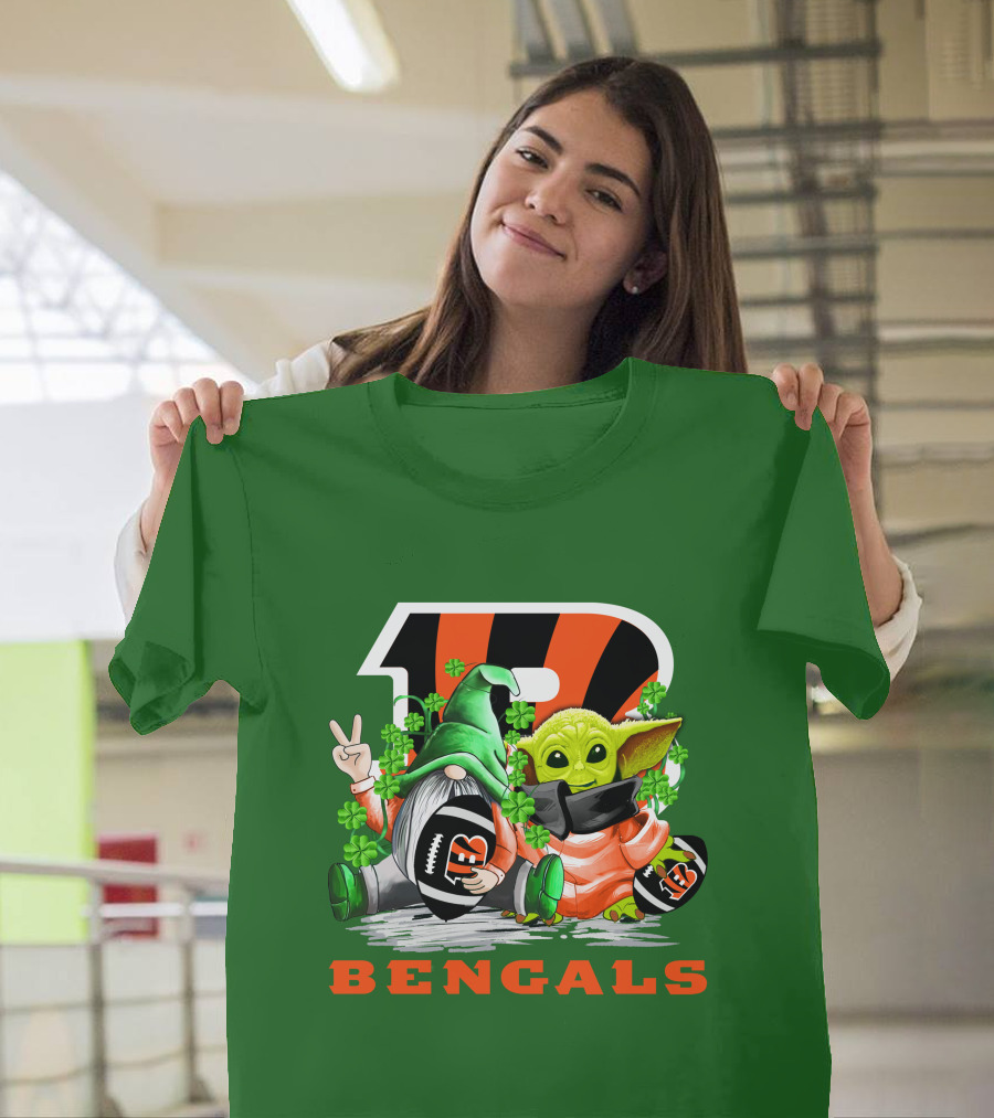 Cincinnati Bengals St. Patrick's Day Gnome And Baby Yoda Football T-Shirt