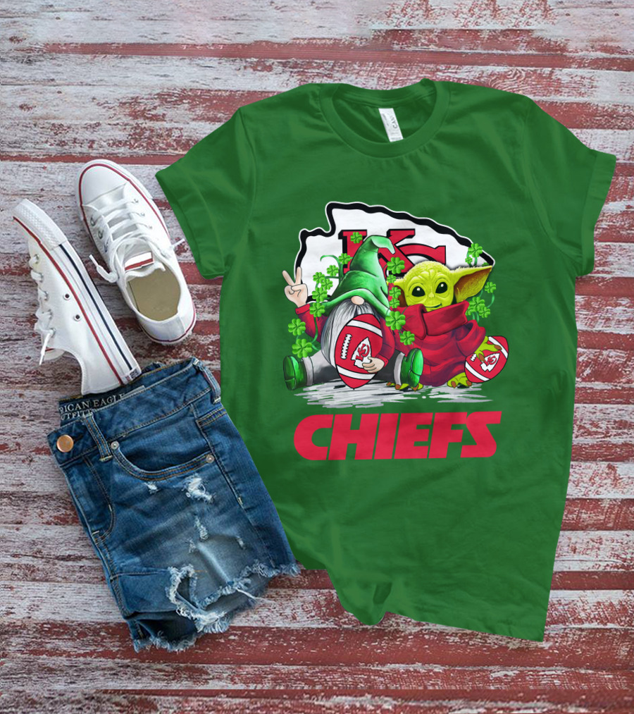 Kansas City Chiefs St. Patrick's Day Football Gnome And Baby Alien T-Shirt