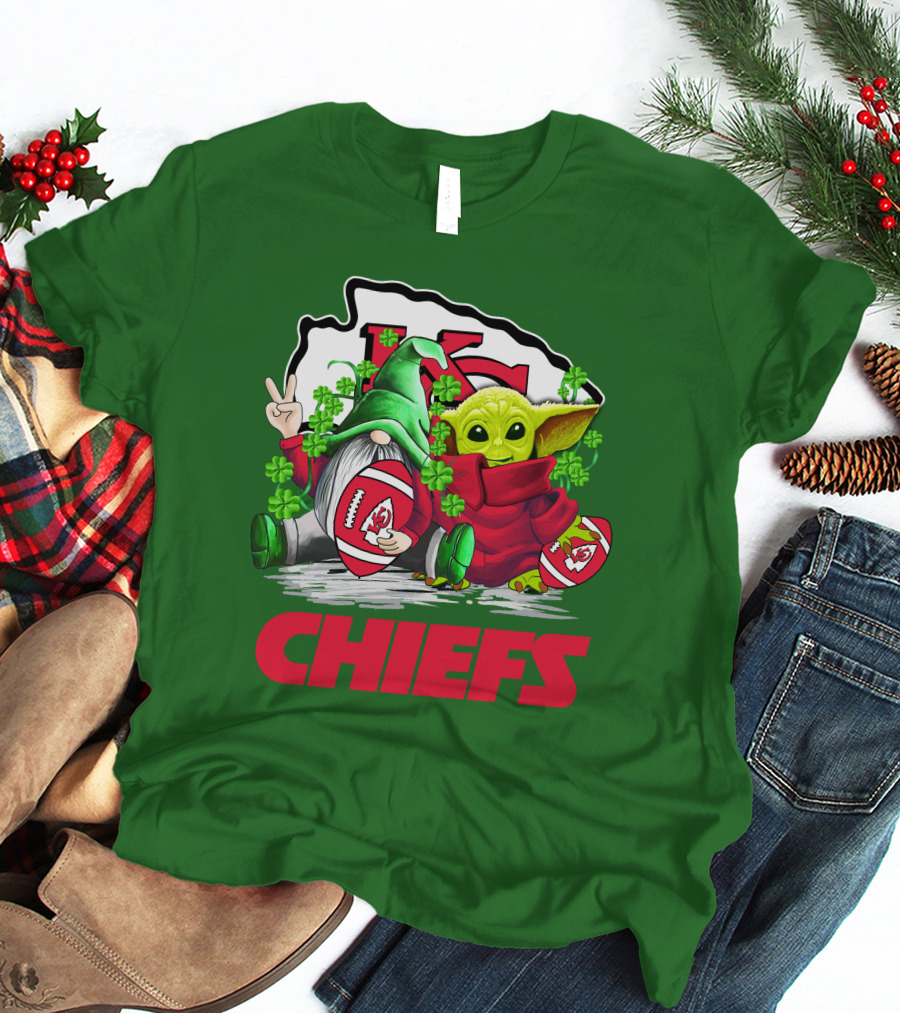 Kansas City Chiefs St. Patrick's Day Football Gnome And Baby Alien T-Shirt