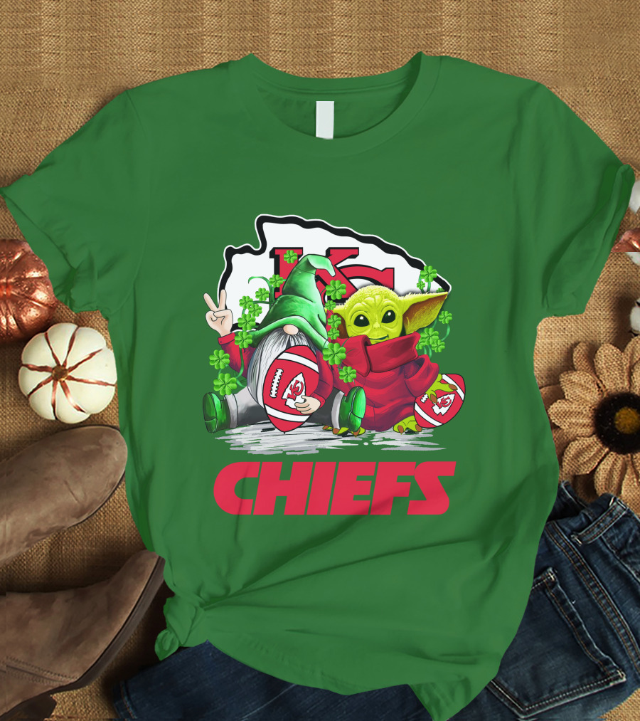 Kansas City Chiefs St. Patrick's Day Football Gnome And Baby Alien T-Shirt