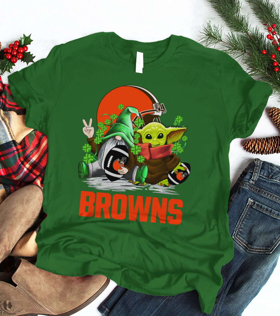 Cleveland Browns Football St. Patrick's Day Gnome And Baby Yoda T-Shirt
