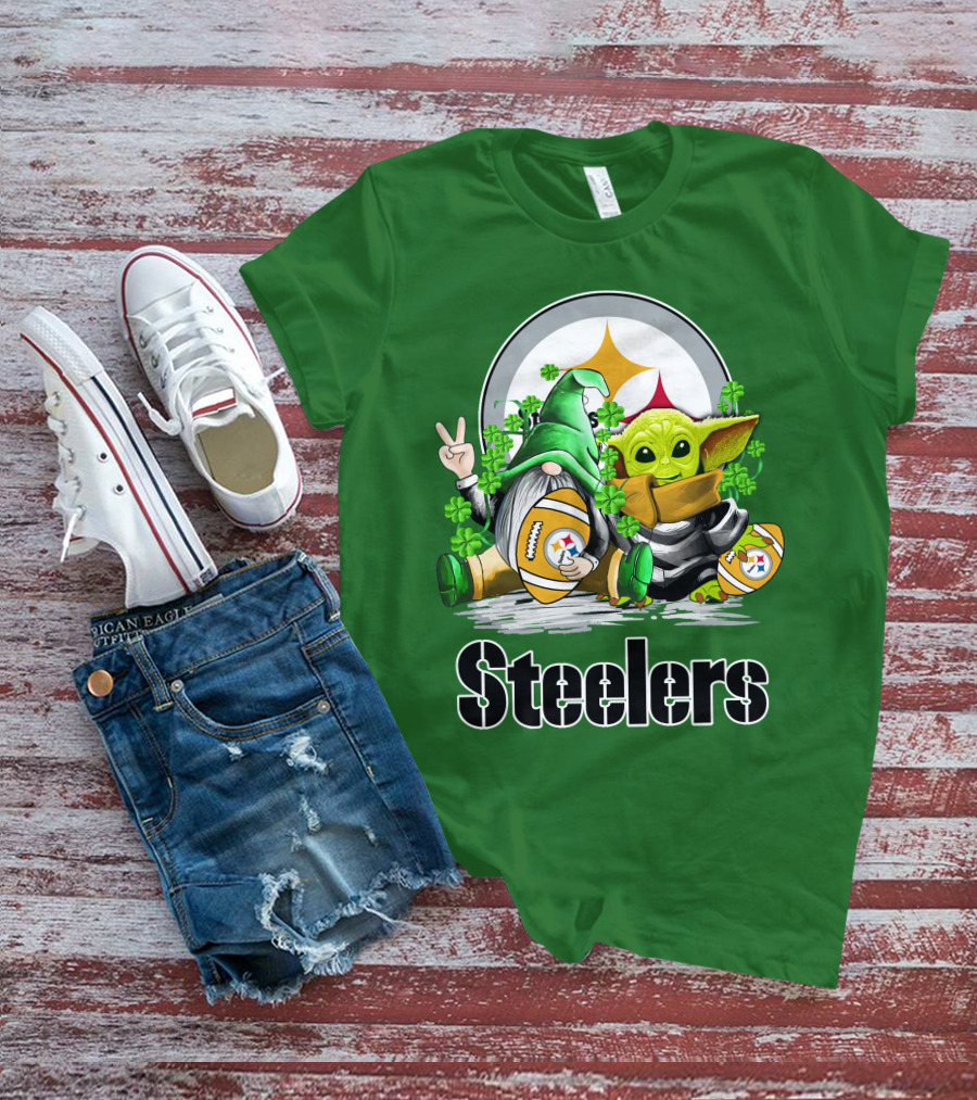 Steelers St. Patrick's Day Football Gnome And Baby Yoda With Shamrocks T-Shirt