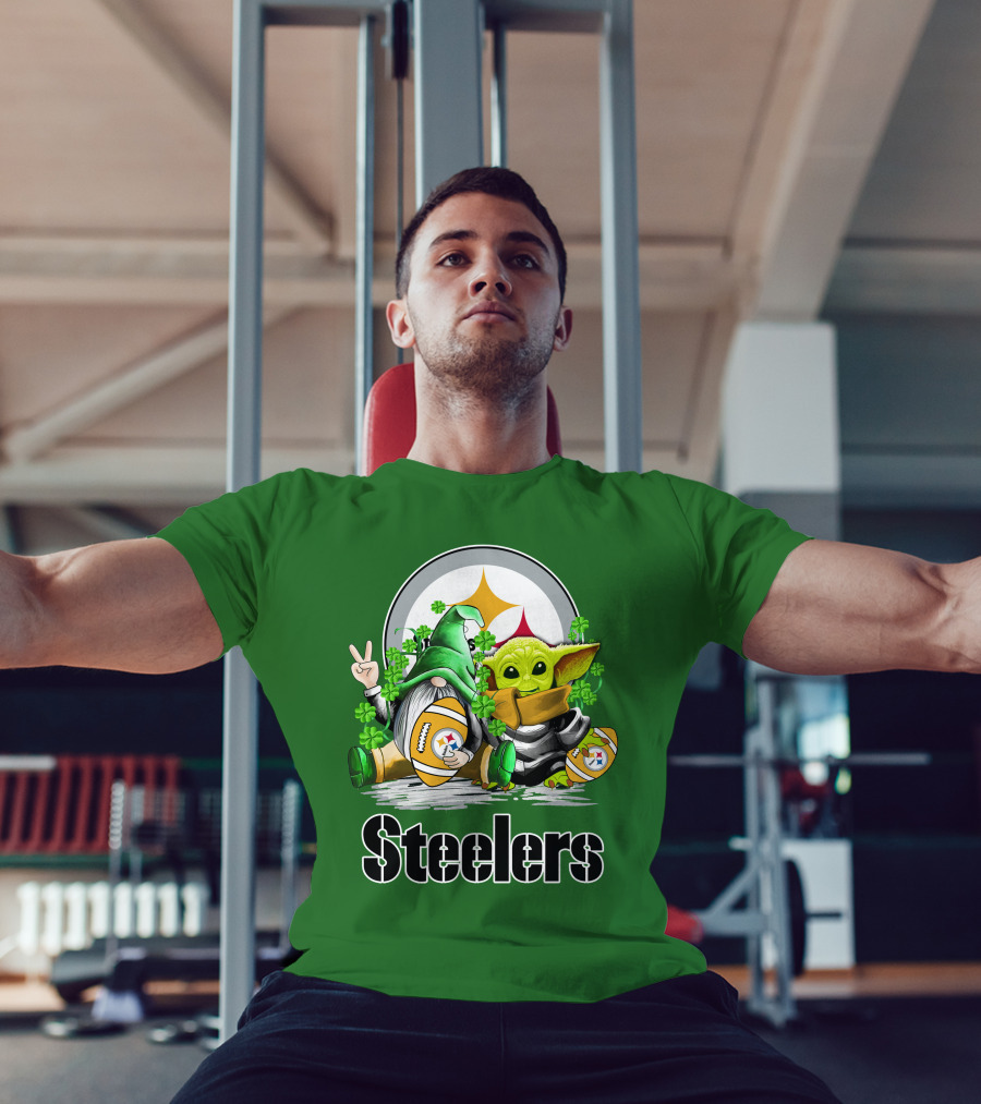 Steelers St. Patrick's Day Football Gnome And Baby Yoda With Shamrocks T-Shirt