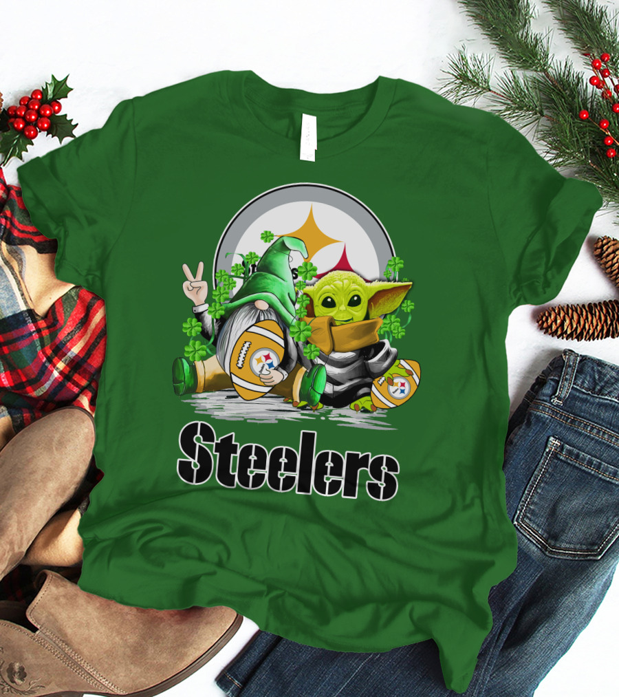 Steelers St. Patrick's Day Football Gnome And Baby Yoda With Shamrocks T-Shirt
