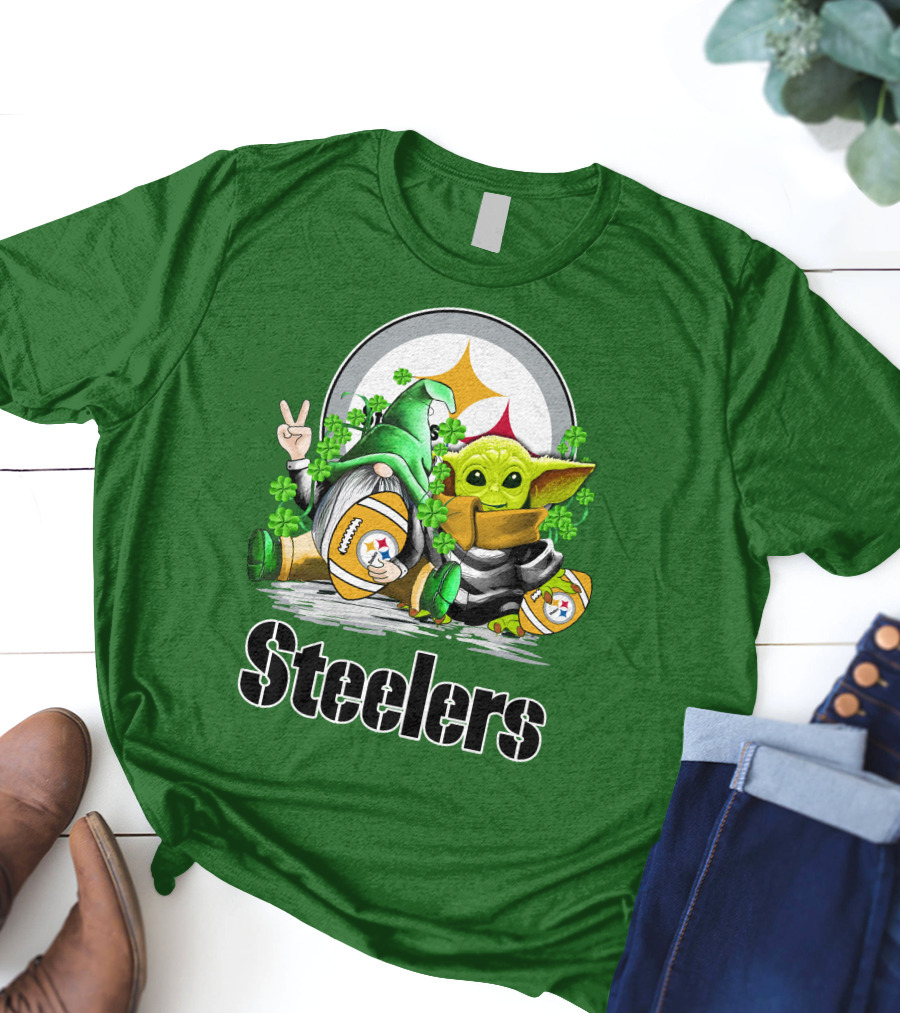 Steelers St. Patrick's Day Football Gnome And Baby Yoda With Shamrocks T-Shirt
