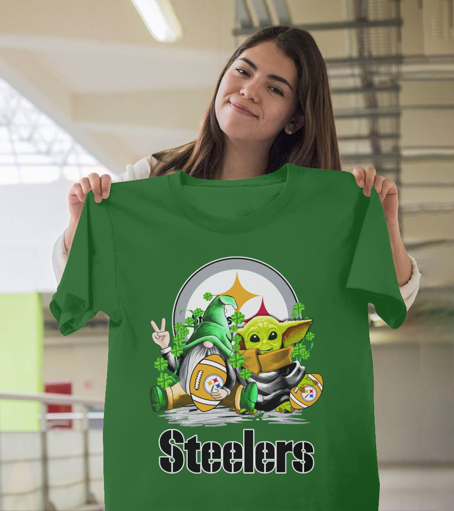 Steelers St. Patrick's Day Football Gnome And Baby Yoda With Shamrocks T-Shirt