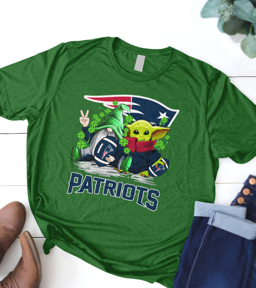 New England Patriots St. Patrick's Day Gnome And Green Alien Football T-Shirt