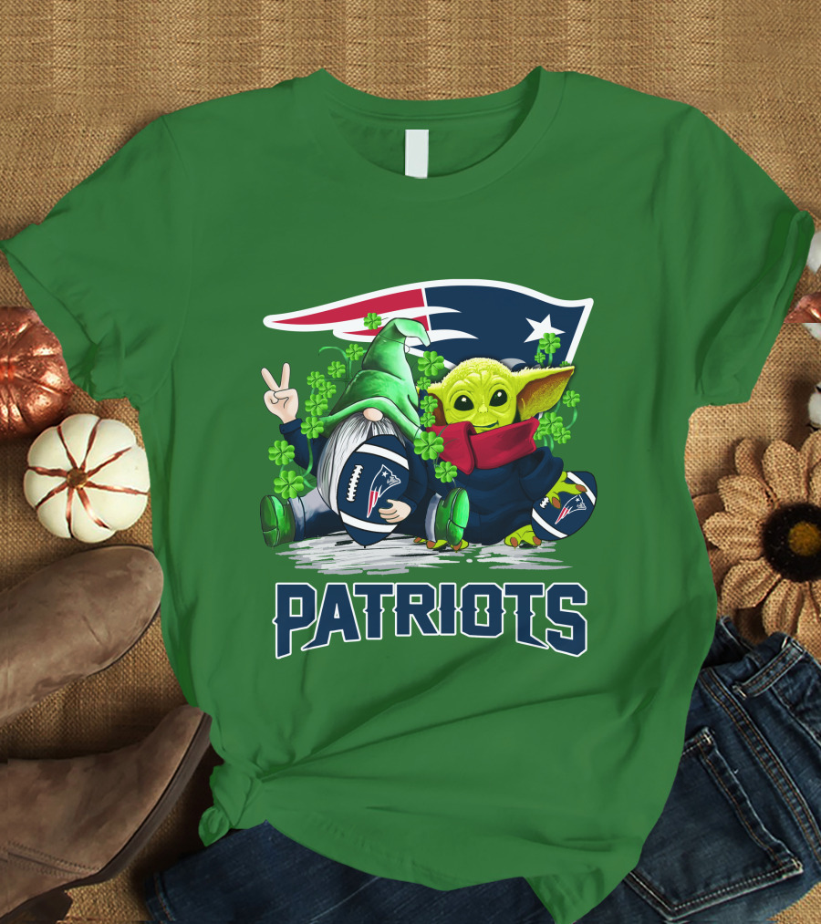 New England Patriots St. Patrick's Day Gnome And Green Alien Football T-Shirt