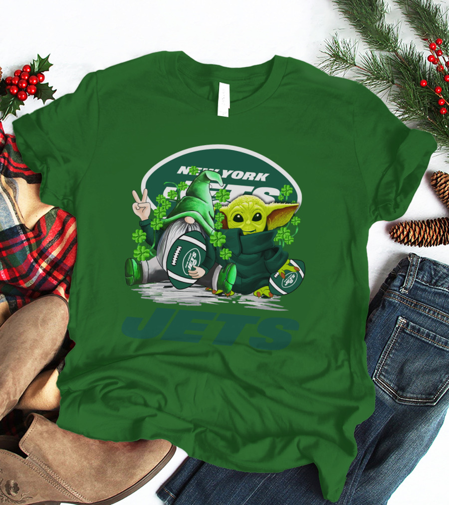 New York Jets Football St. Patrick's Day Baby Yoda And Gnome With Shamrocks T-Shirt