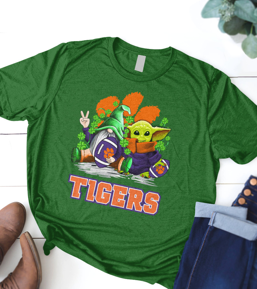 Clemson Tigers St. Patrick’s Day Football Gnome And Baby Yoda T-Shirt