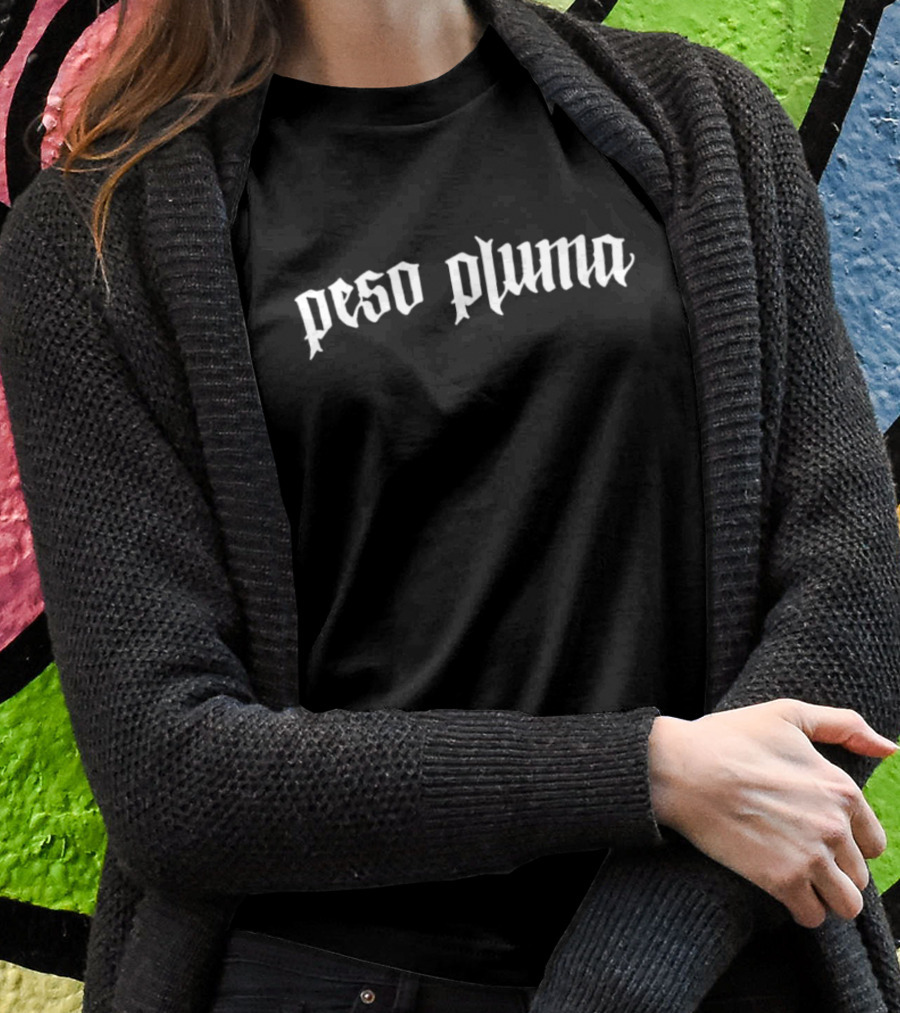 Peso Pluma Diseño Bold Gothic Lettering T-Shirt