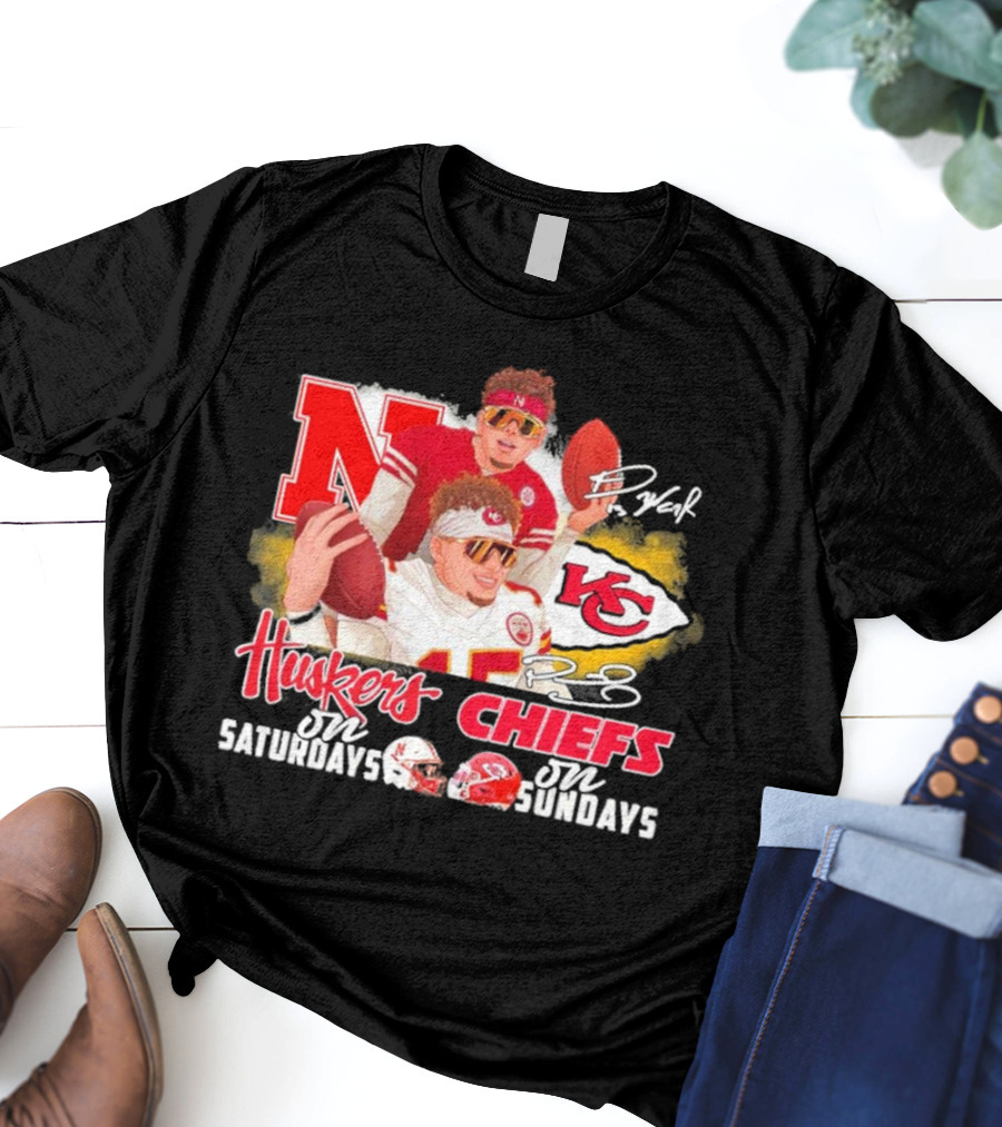 Friends Raiola Mahomes Huskers Saturdays Chiefs Sundays Signatures T-Shirt