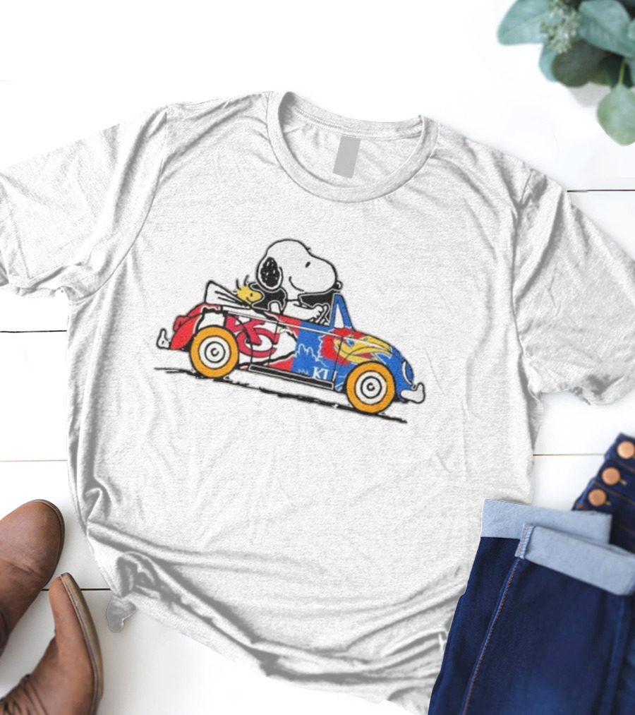 Snoopy And Woodstock Driving Kansas City Chiefs And Kansas Jayhawks Car T-Shirt