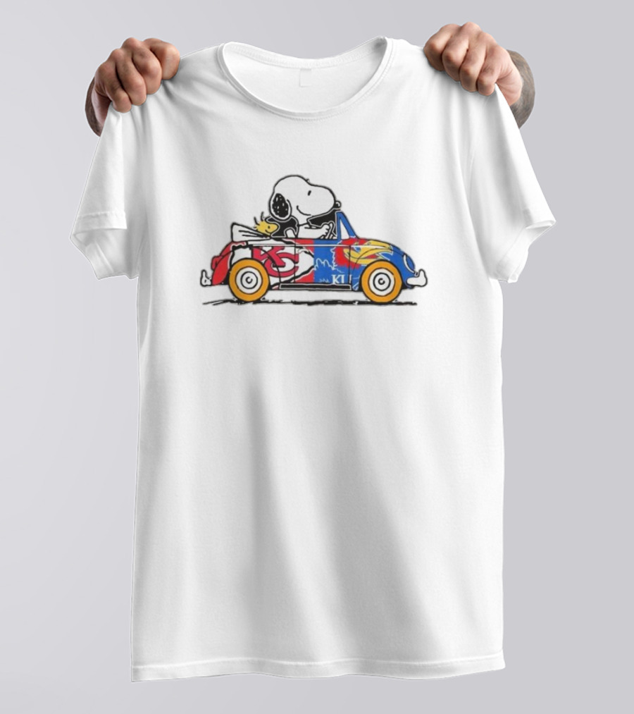 Snoopy And Woodstock Driving Kansas City Chiefs And Kansas Jayhawks Car T-Shirt