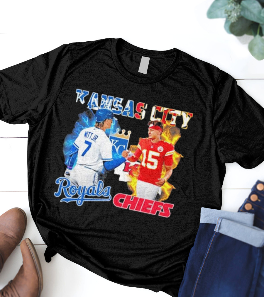 Kansas City Royals Bobby Witt Jr Shake Hands Chiefs Patrick Mahomes T-Shirt