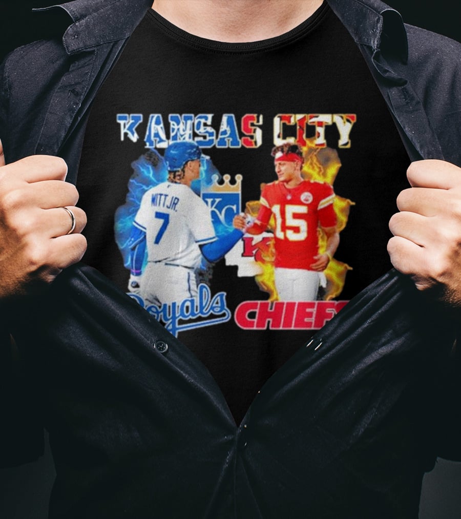 Kansas City Royals Bobby Witt Jr Shake Hands Chiefs Patrick Mahomes T-Shirt
