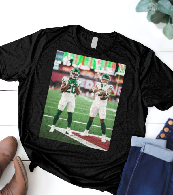 New York Jets NFL Breece Hall Vs Braelon Allen It’s Giving Album Cover Football Matchup T-Shirt