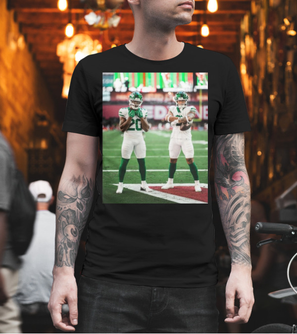 New York Jets NFL Breece Hall Vs Braelon Allen It’s Giving Album Cover Football Matchup T-Shirt