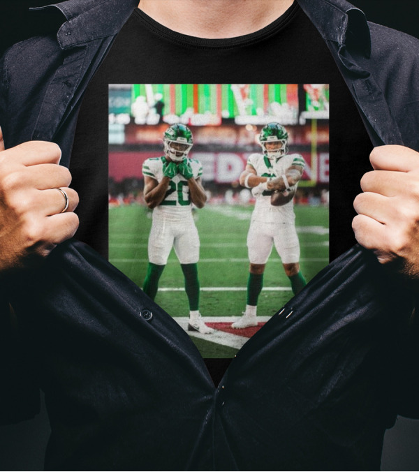 New York Jets NFL Breece Hall Vs Braelon Allen It’s Giving Album Cover Football Matchup T-Shirt