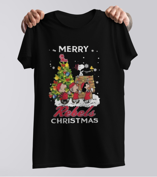 Ole Miss Rebels Snoopy And Friends Merry Christmas Tree Caroling T-Shirt