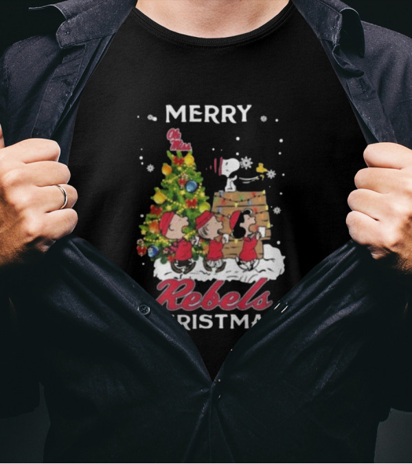 Ole Miss Rebels Snoopy And Friends Merry Christmas Tree Caroling T-Shirt
