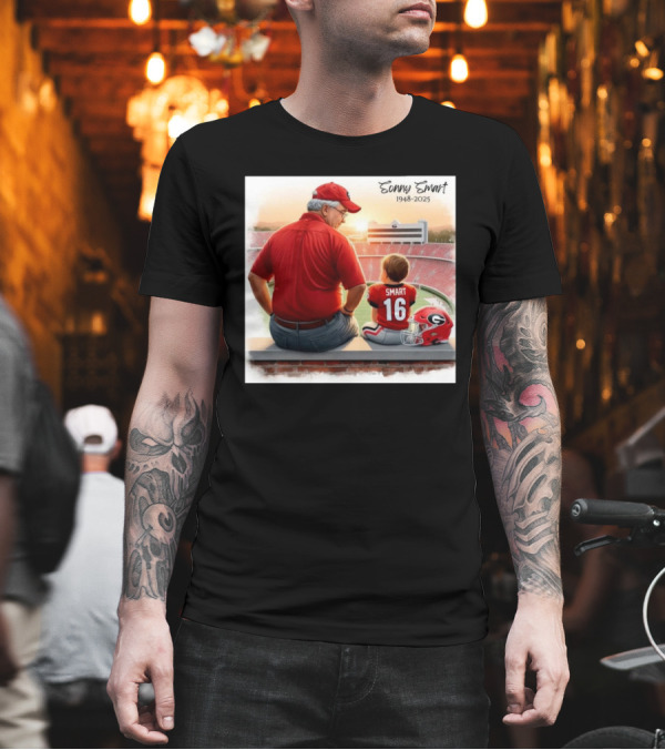 Brock Bowers Sonny Smart 1948-2025 Georgia Stadium Grandpa And Child Football Scene T-Shirt