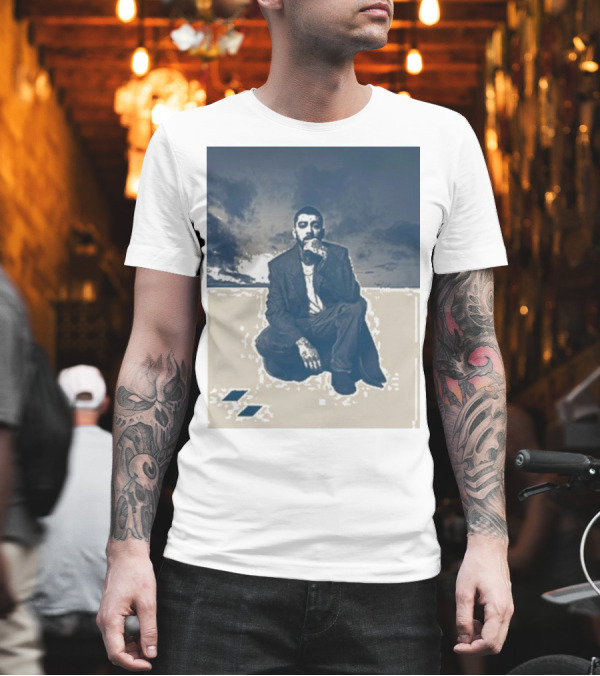 Zayn Look Up Dark Sky Crouching Pose T-Shirt