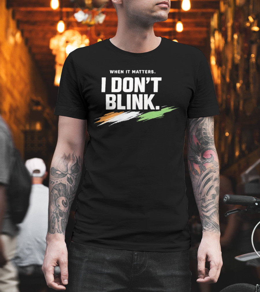 When It Matters I Don't Blink Bold Text With Orange White Green Brush Strokes T-Shirt