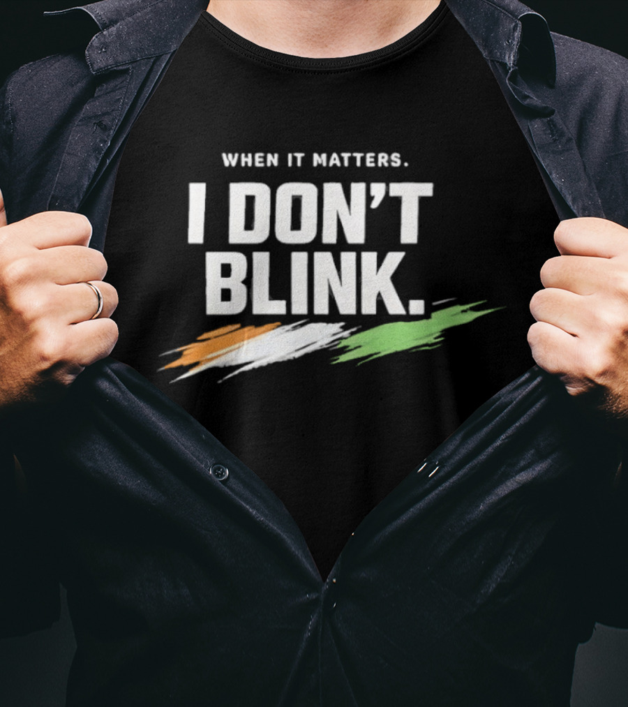 When It Matters I Don't Blink Bold Text With Orange White Green Brush Strokes T-Shirt