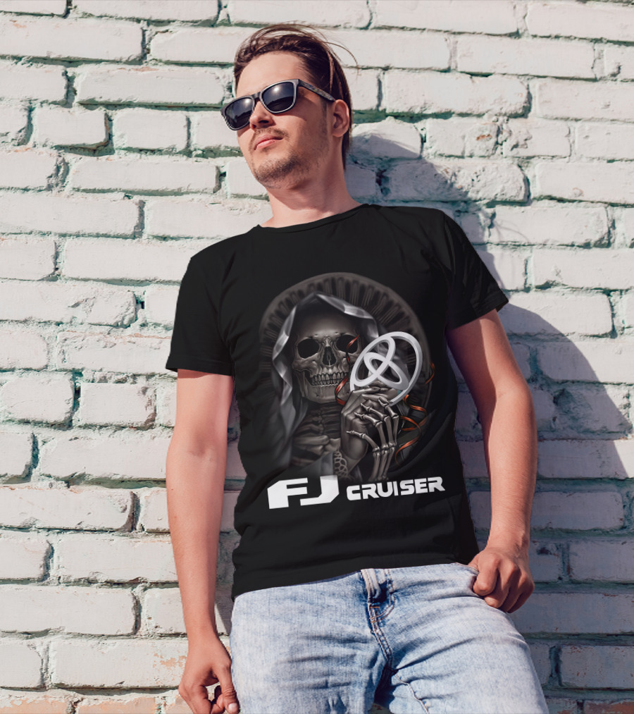 FJ Cruiser Skull Holding Emblem 03 T-Shirt