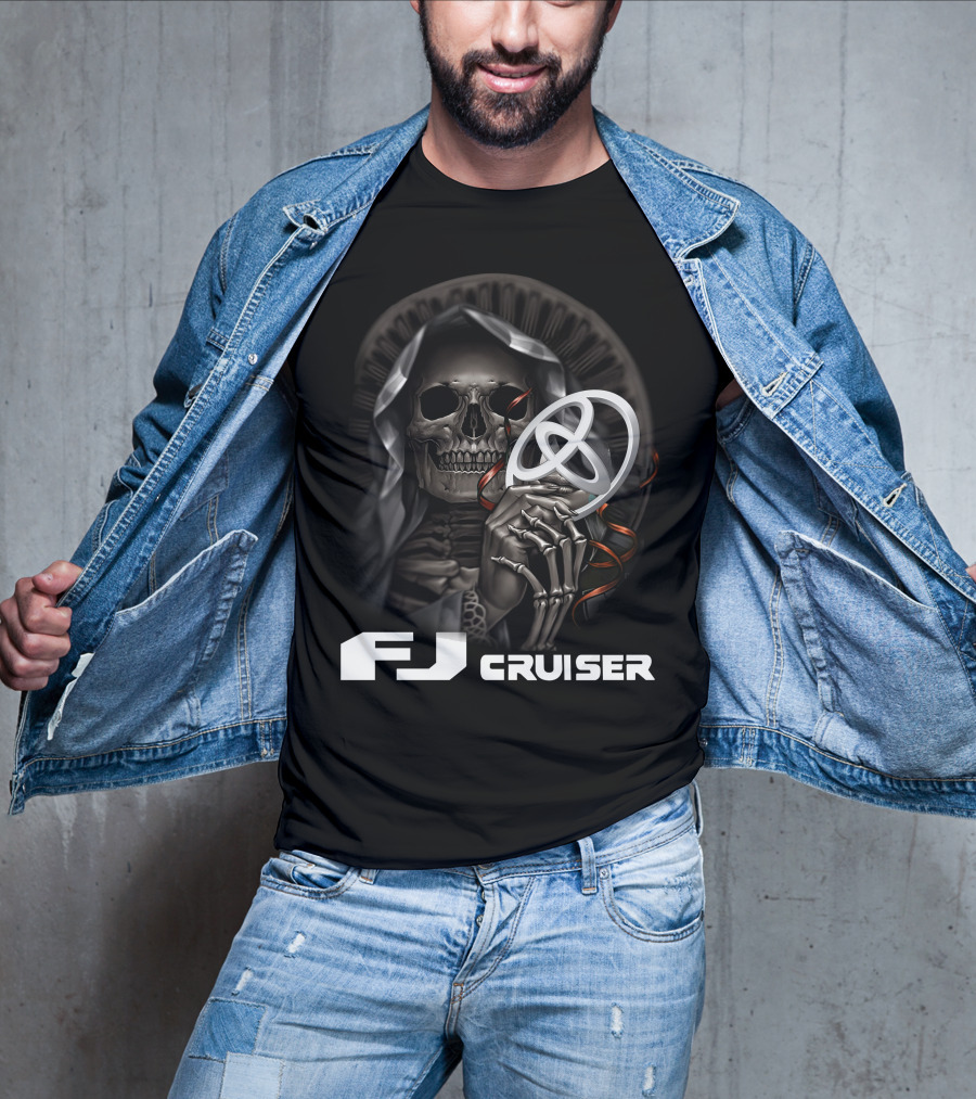 FJ Cruiser Skull Holding Emblem 03 T-Shirt