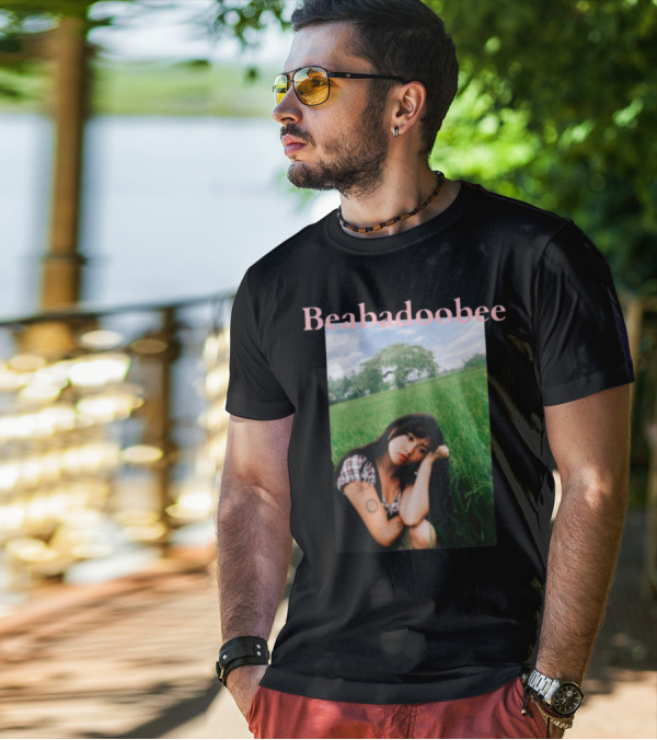 Beabadoobee Outdoor Portrait In Green Field Scene T-Shirt